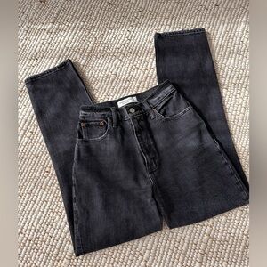 A&F ‘90s straight ultra high rise curve love jeans - black
